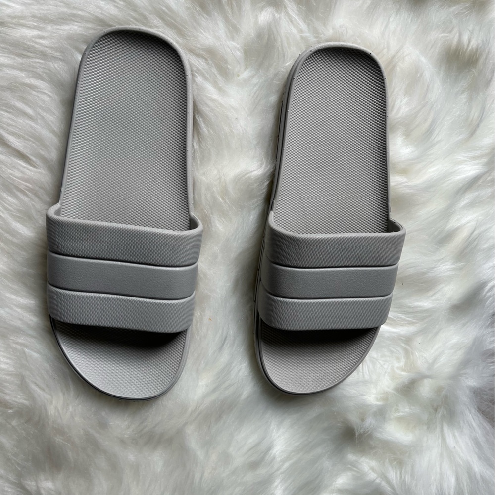 Light grey slip ons! SO COMFY and worn twice. Fits size 10/11
